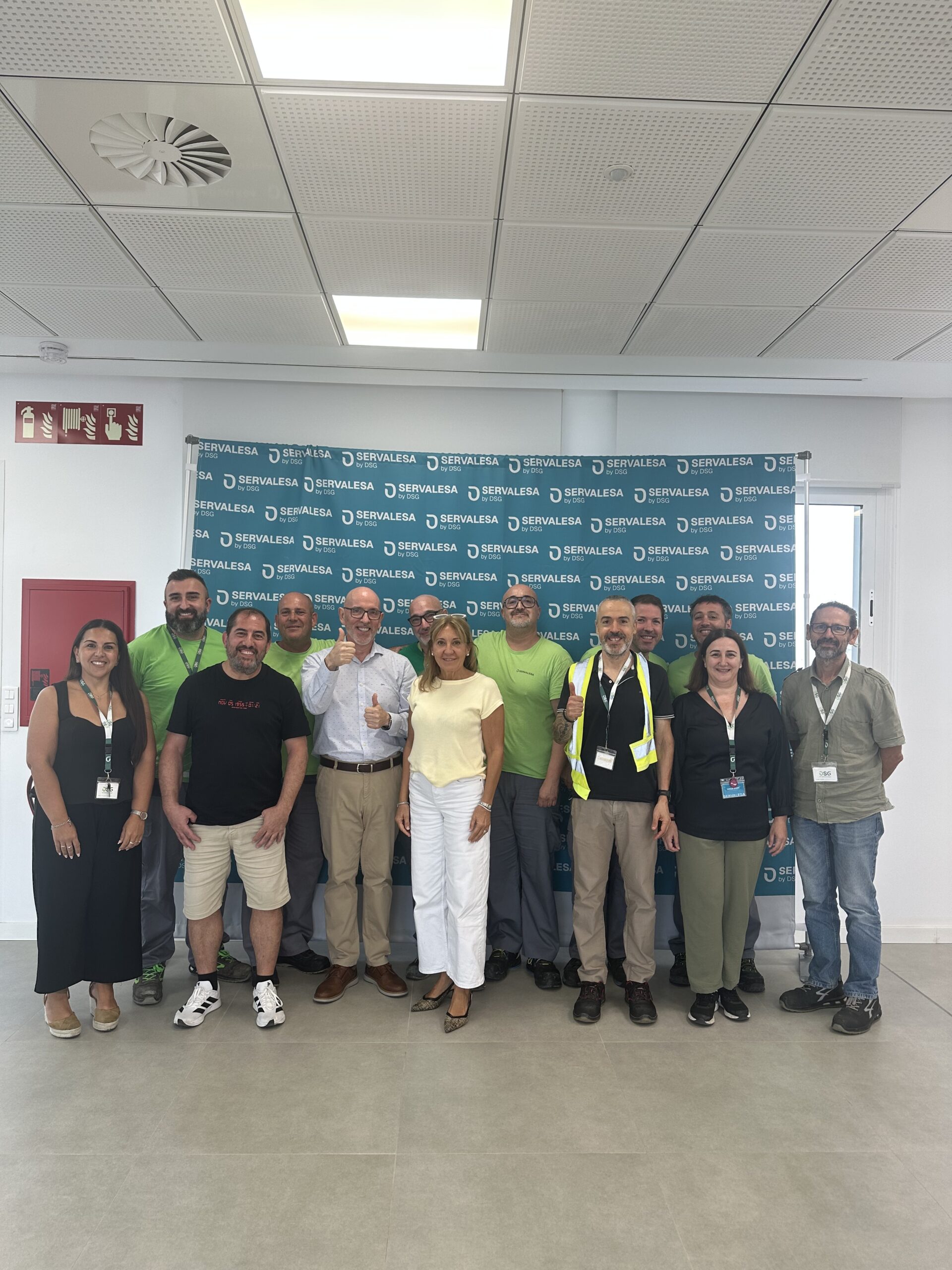 Equipo participante tras completar una formación en Liderazgo Simplificado con Juan Pedro Sánchez
